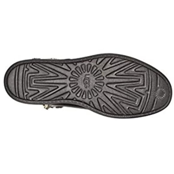 UGG Berge Women's Classic Short Boot - Picture 5 of 7